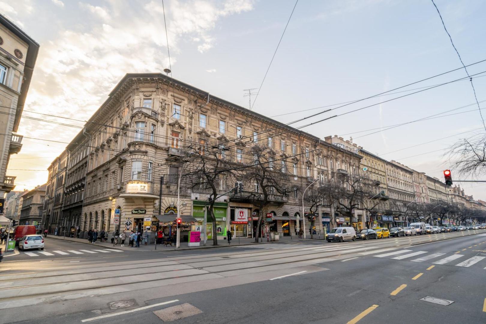 Cosy Corner - Erzsebet Blvd Apartment